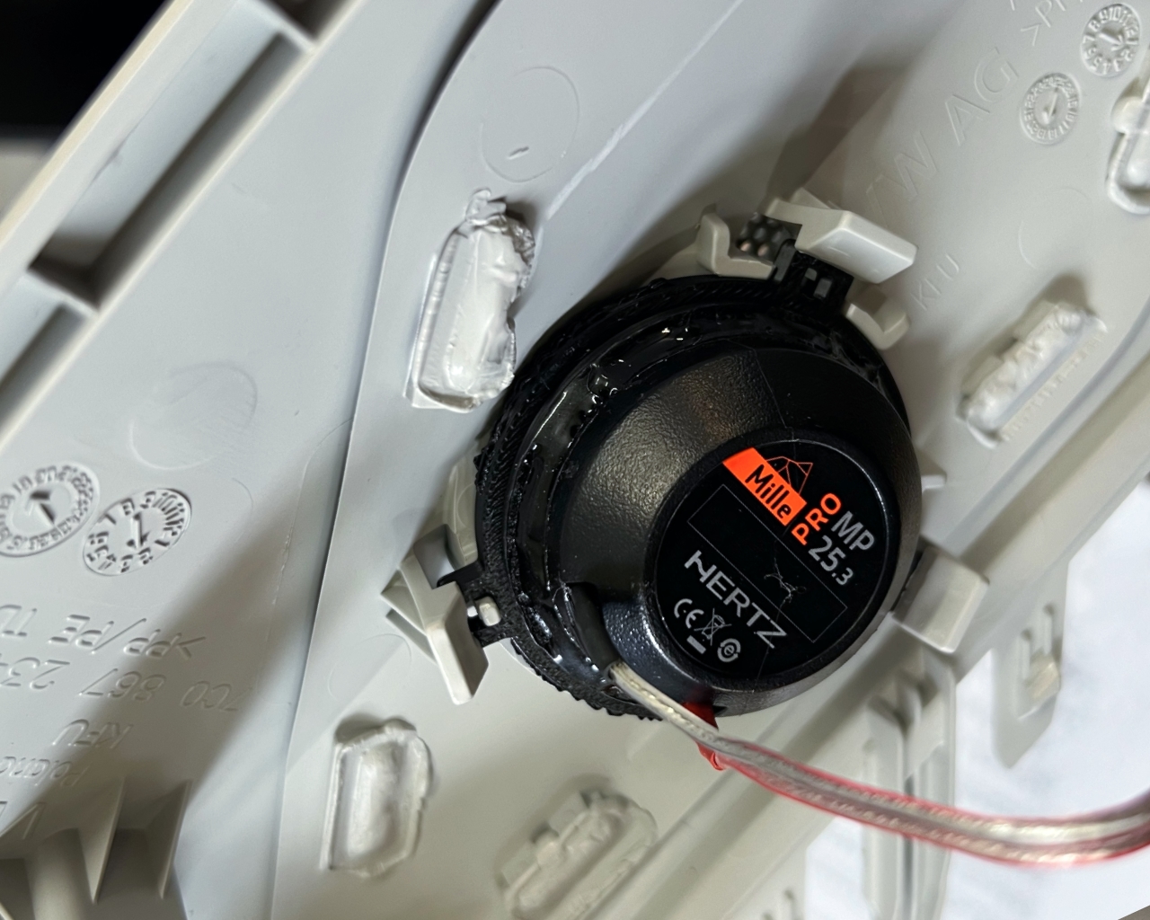 Car Specials Adapter für Hertz MP25 / Audison AP1 in VW HT Einbauplätze